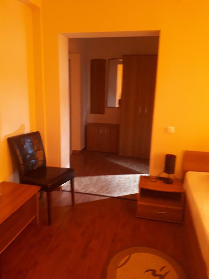 Vila Tom Cris Hotel Câmpina Kültér fotó